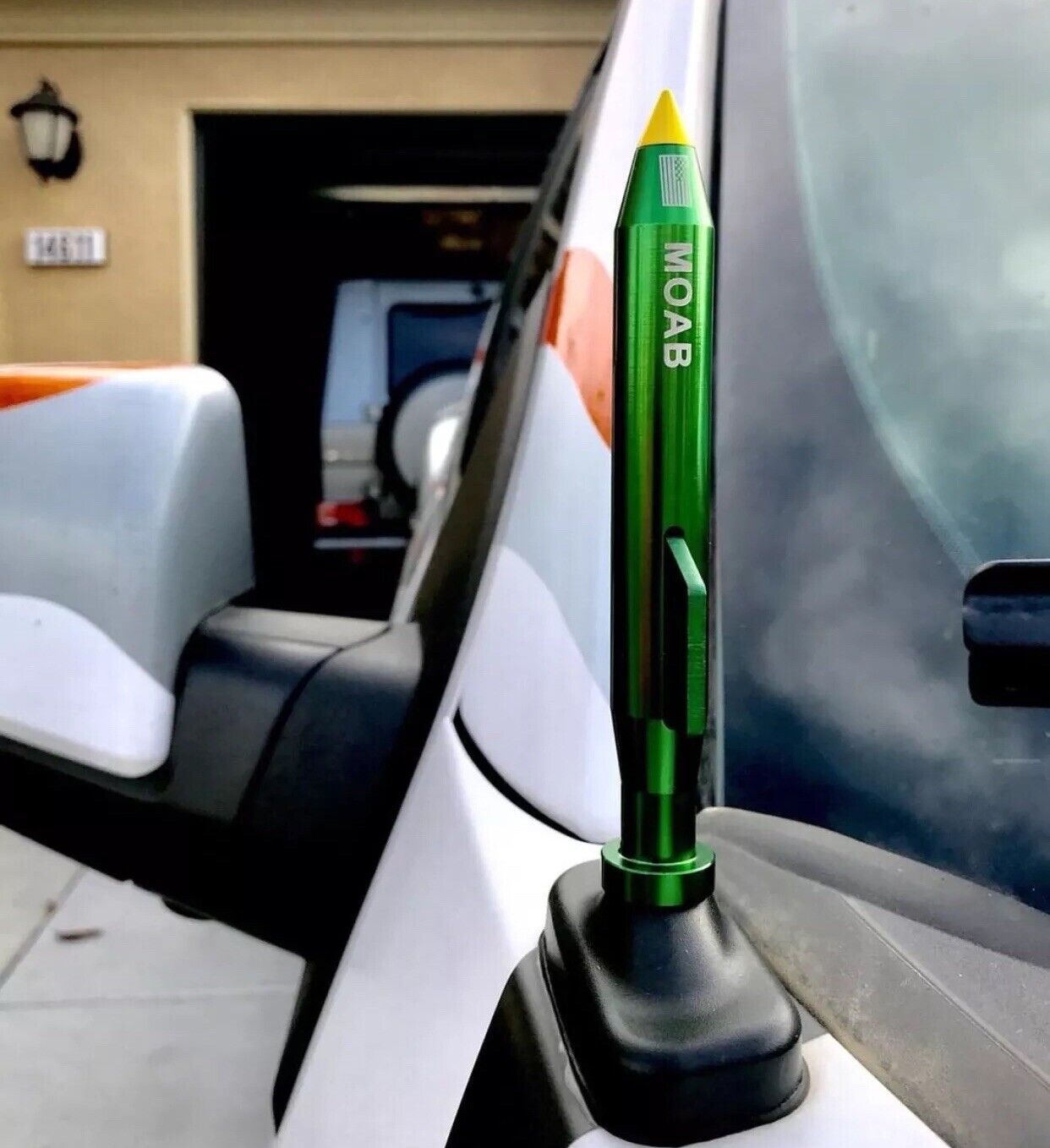 Green MOAB Mother of All Bombs Short Bullet Antenna For Ford F150 F250 F350