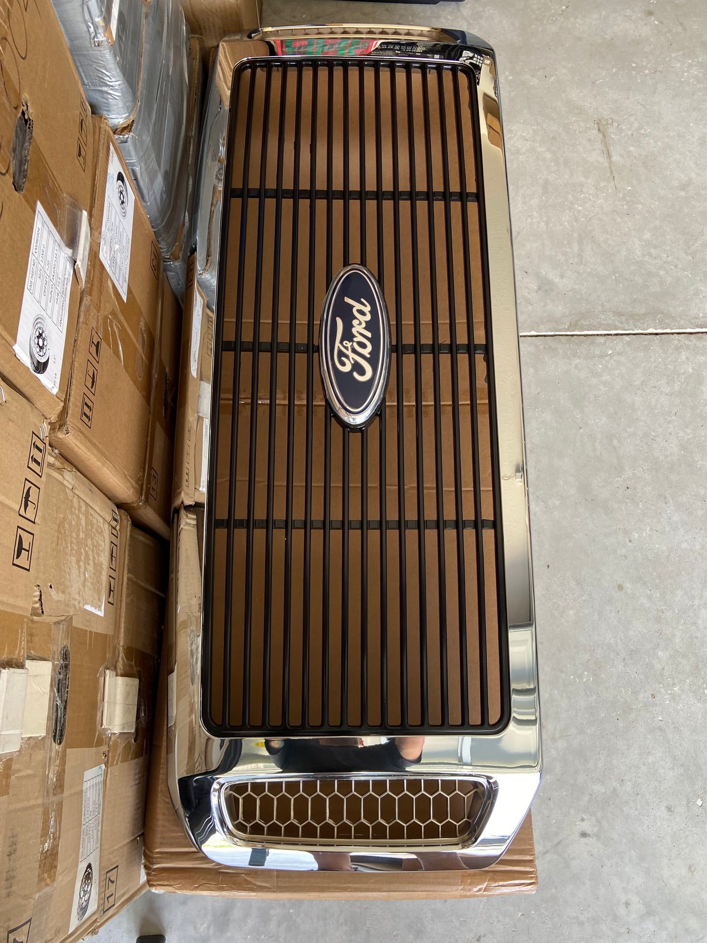 New Chrome & Black Grille + Blue & Chrome Emblem for Ford F250 F350 fits 2005, 2006 and 2007